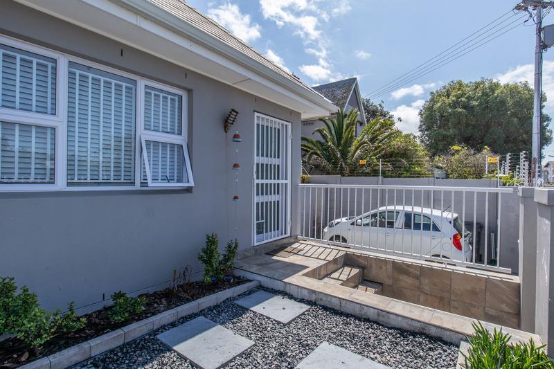 3 Bedroom Property for Sale in Heathfield Western Cape